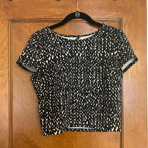 Express Patterned Crop Top Black and White Small - Picture 1 of 3